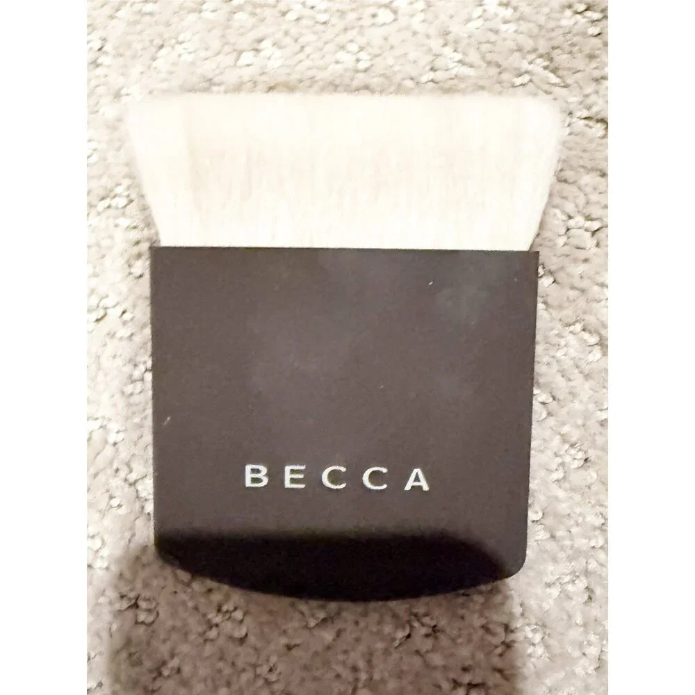 NEW! BECCA The One Perfecting Brush - Picture 2 of 4